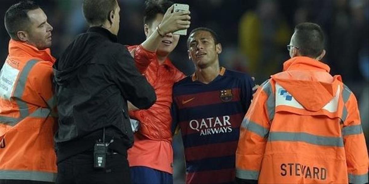 Neymar nikdy neodmietne selfie s fanúšikom, ani počas zápasu
