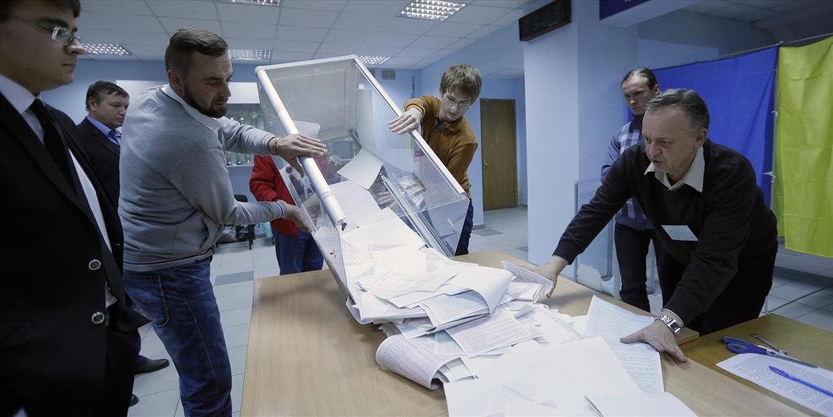Aktivisti na Ukrajine hlásia chyby počas volieb, ale bez vplyvu na ich výsledok
