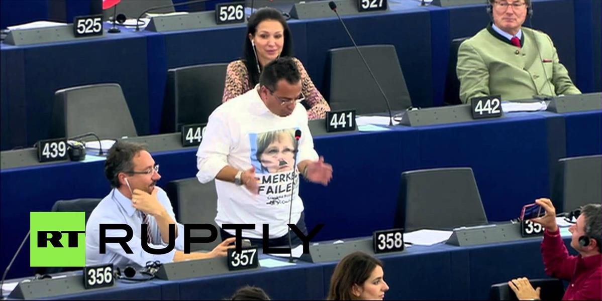 VIDEO Europarlament pokutoval poslancov za nacistické pozdravy a tričko s Hitlerom