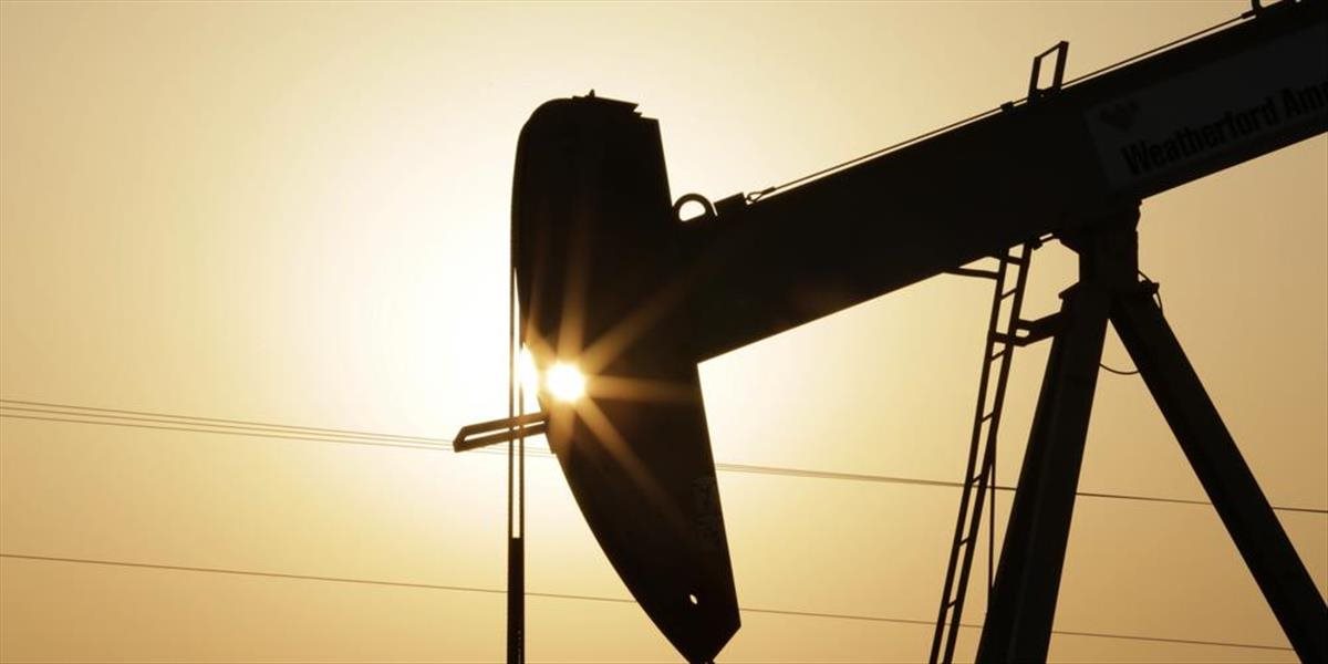 Ceny ropy pokračujú v poklese, cena WTI klesla na 9-týždňové minimum 42,58 USD