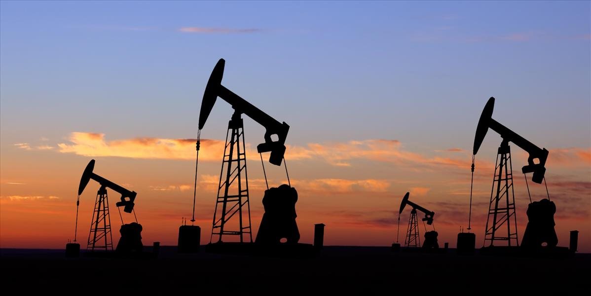 Zásoby v ropnom uzle v Cushingu klesli, ceny ropy zaznamenali mierny rast