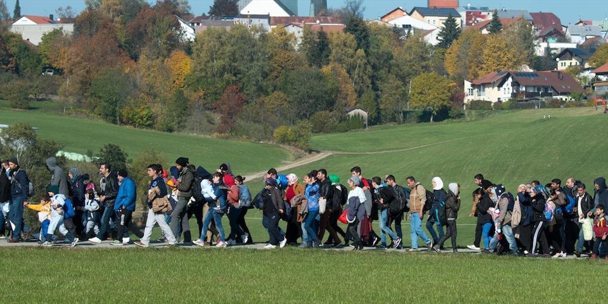 Občania západnej Európy si myslia, že by migranti mali stráviť v Európe iba rok