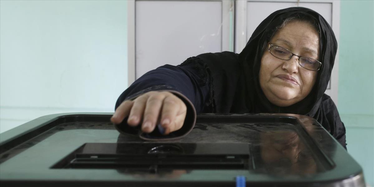 Egypt chcel podporiť účasť vo voľbách, ľuďom dal pol dňa pracovného voľna