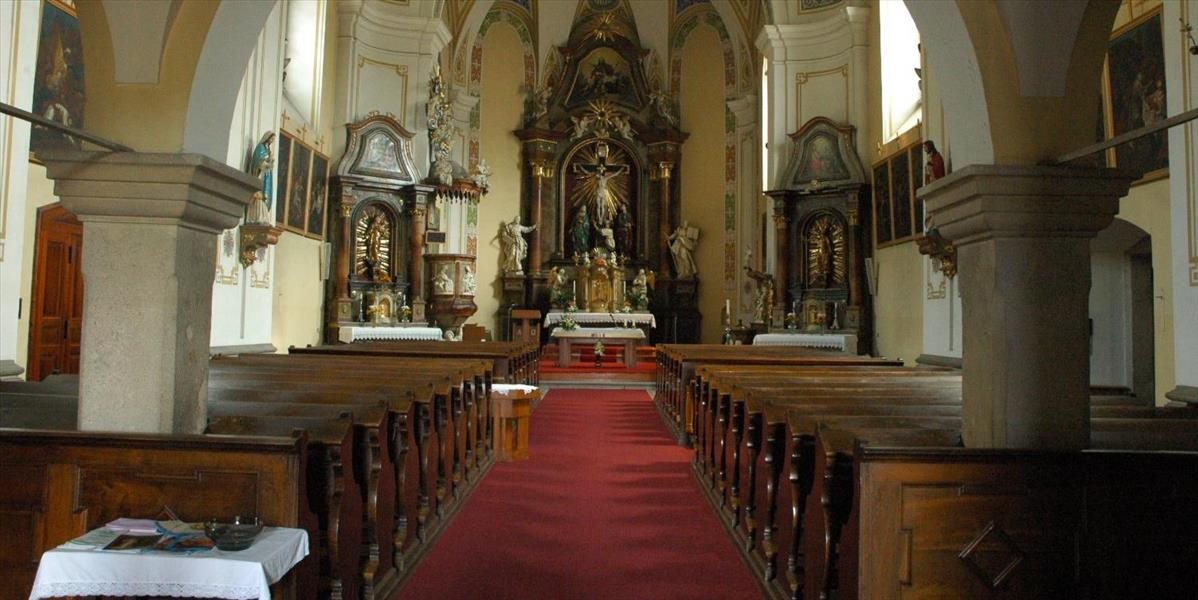 Zlodej vykradol kostol vo Svrčinovci, pátrajú po predmetoch