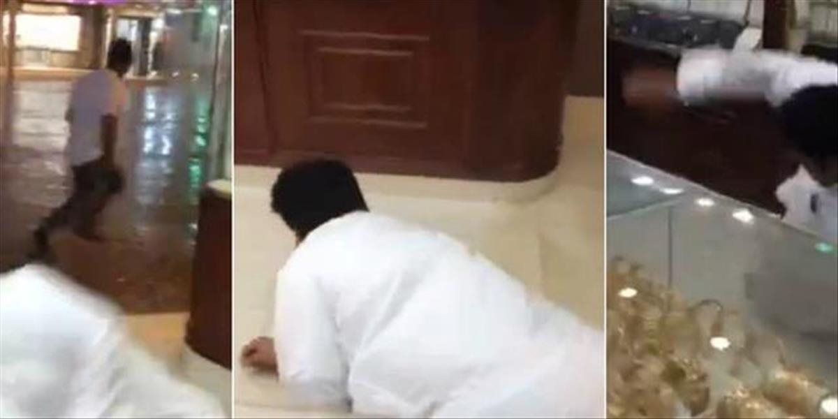 VIDEO Arabský klenotník sa nedokáže prestať smiať na svojom nešikovnom kolegovi