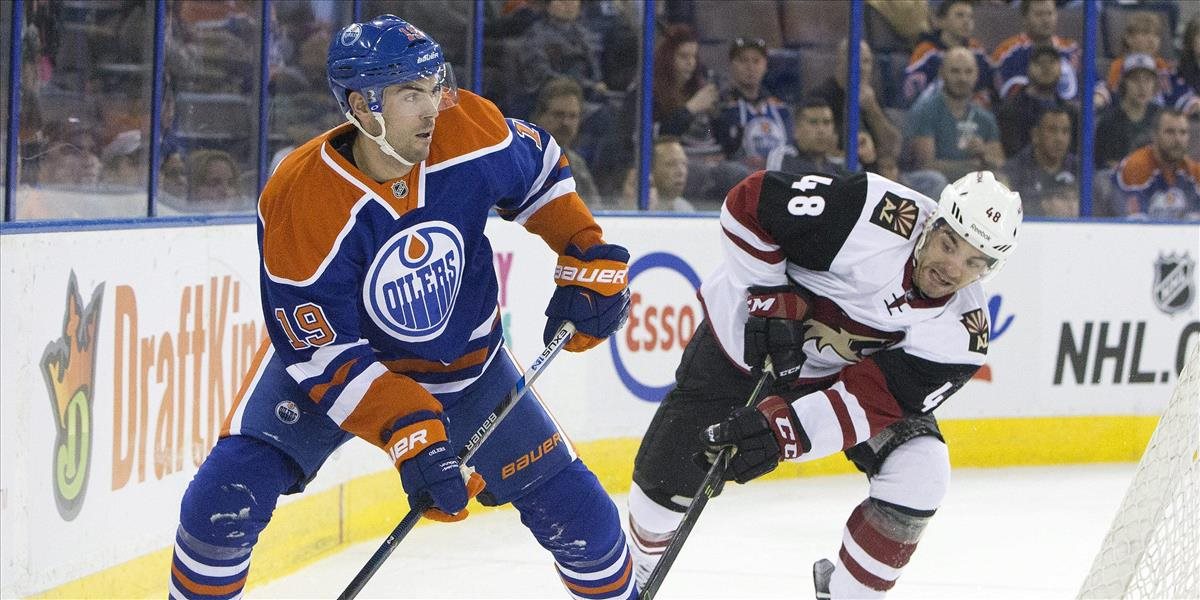 NHL: Edmonton prišiel o obrancu Schultza, má problémy s chrbtom