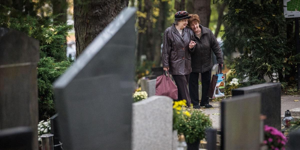 Zdrogovaný mladík brutálne prepadol na cintoríne babičku