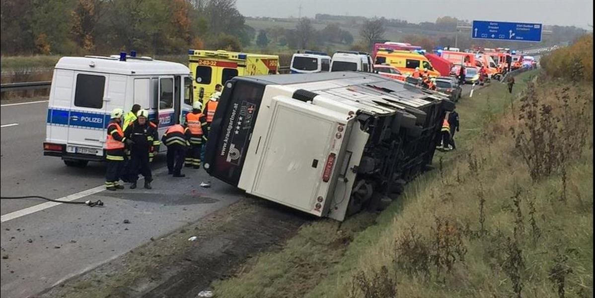 Vážna nehoda autobusu na diaľnici A4 neďaleko Erfurtu: Jeden mŕtvy a 15 ťažko zranených
