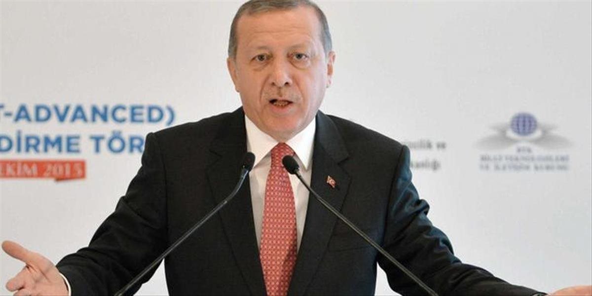 Šéf Trabzonsporu zadržiaval rozhodcov, musel zasiahnuť turecký prezident