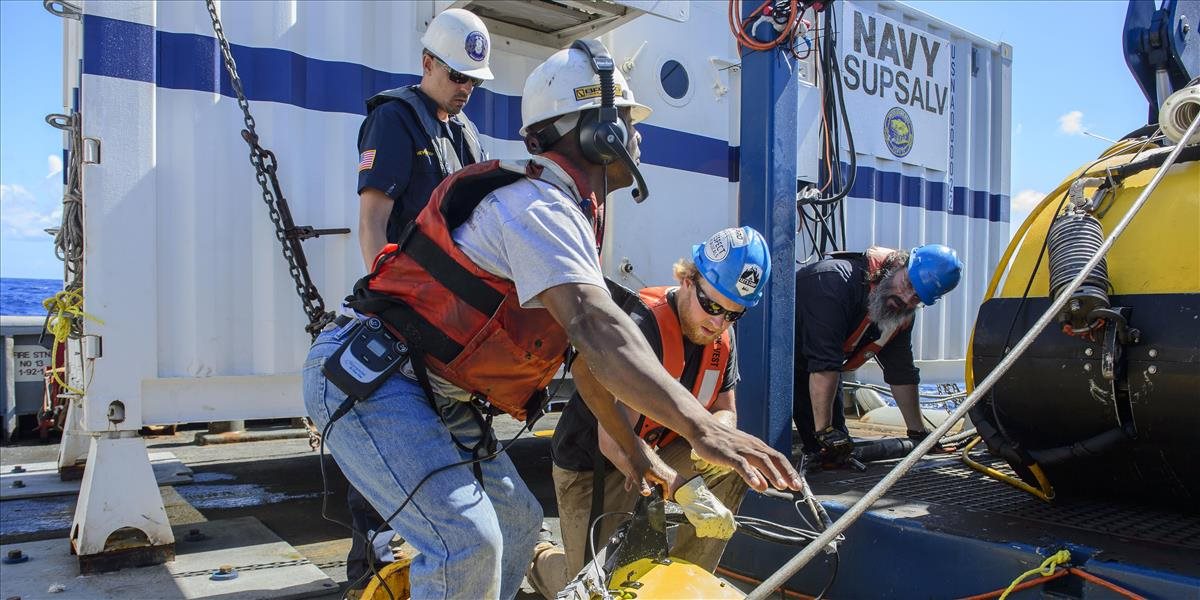 Pri Bahamách objavili trosky nákladnej lode, ktorú potopil hurikán