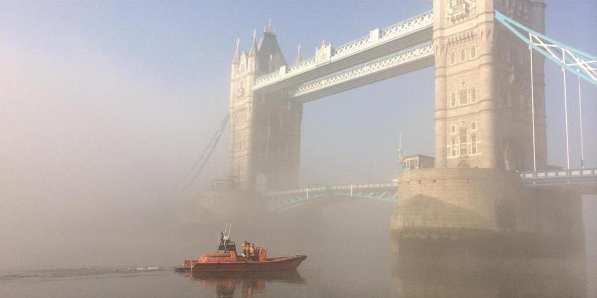 FOTO Londýn sa dnes ráno prebudil do hustej hmly