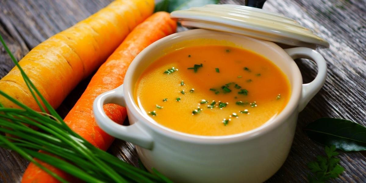 FOTO Recept: Mrkvová polievka a zemiakové placky