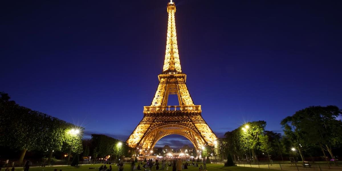 Eiffelova veža sa pred konferenciou o klíme v Paríži premení na virtuány les