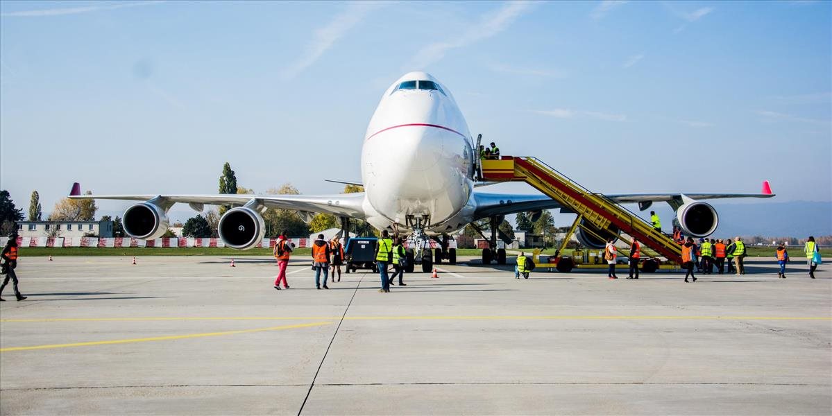FOTO Na bratislavskom letisku pristálo jedno z najväčších lietadiel na svete