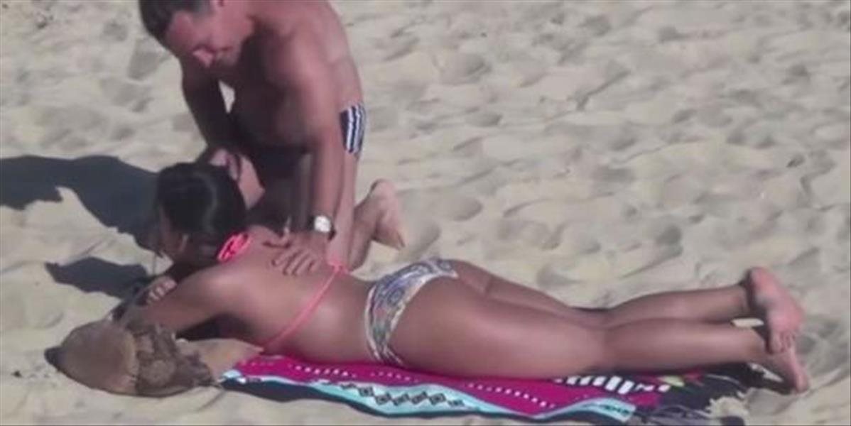 VIDEO Kruté prekvapenie: Žena si na pláži vystrelila z mužov, lákala  ich na rozotrenie opaľovacieho krému