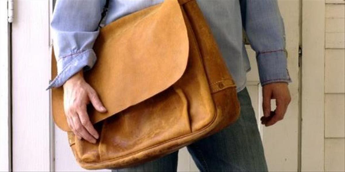 Neznámy páchateľ si v Bardejove prisvojil tašku poštárky, bolo v nej takmer 7 600 eur