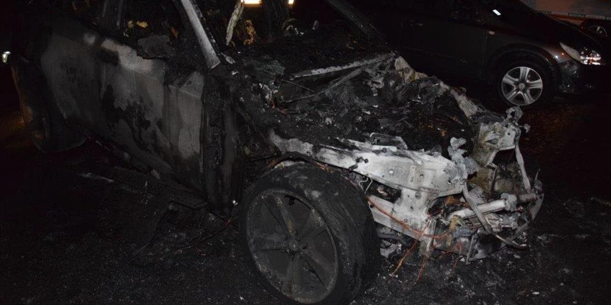 V obci Vrakúň úplne zhorelo osobné auto