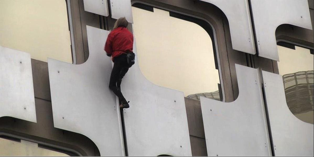 VIDEO Francúzsky Spiderman sa vyšplhal na 152 metrov vysokú budovu