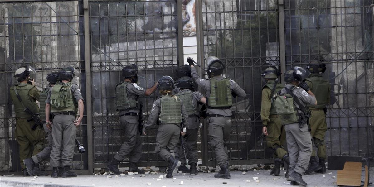 Izrael schválil prísne tresty pre Palestínčanov, ktorí hádžu na vojakov kamene