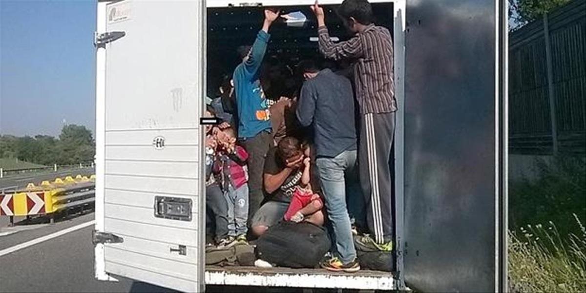 Segedínska prokuratúra obvinila prevádzača zo Srbska, pašoval 16 ilegálnych migrantov