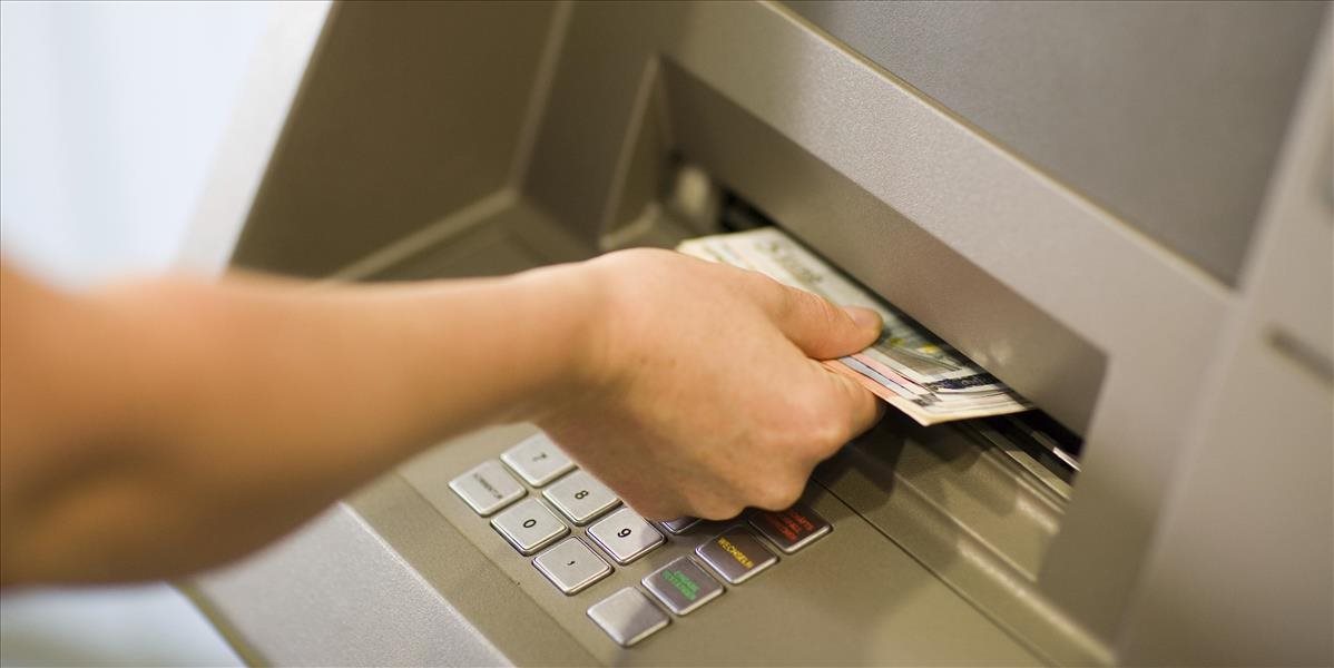 Banskobystrická polícia hľadá majiteľa zabudnutých peňazí v bankomate