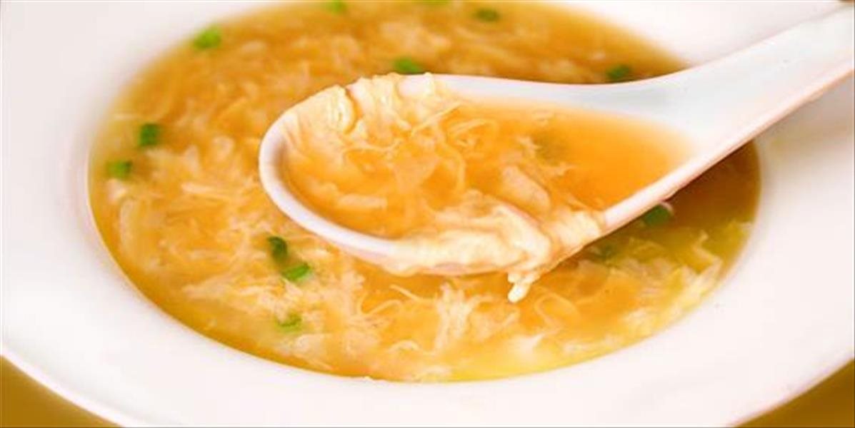 FOTO Recept: Vajíčková polievka a zapekané kapustové fliačiky