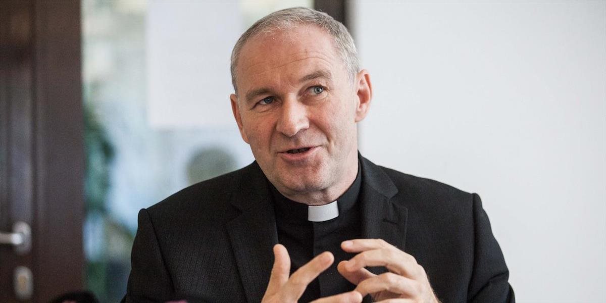 Slovenskí biskupi budú s pápežom hovoriť aj o odvolanom Bezákovi