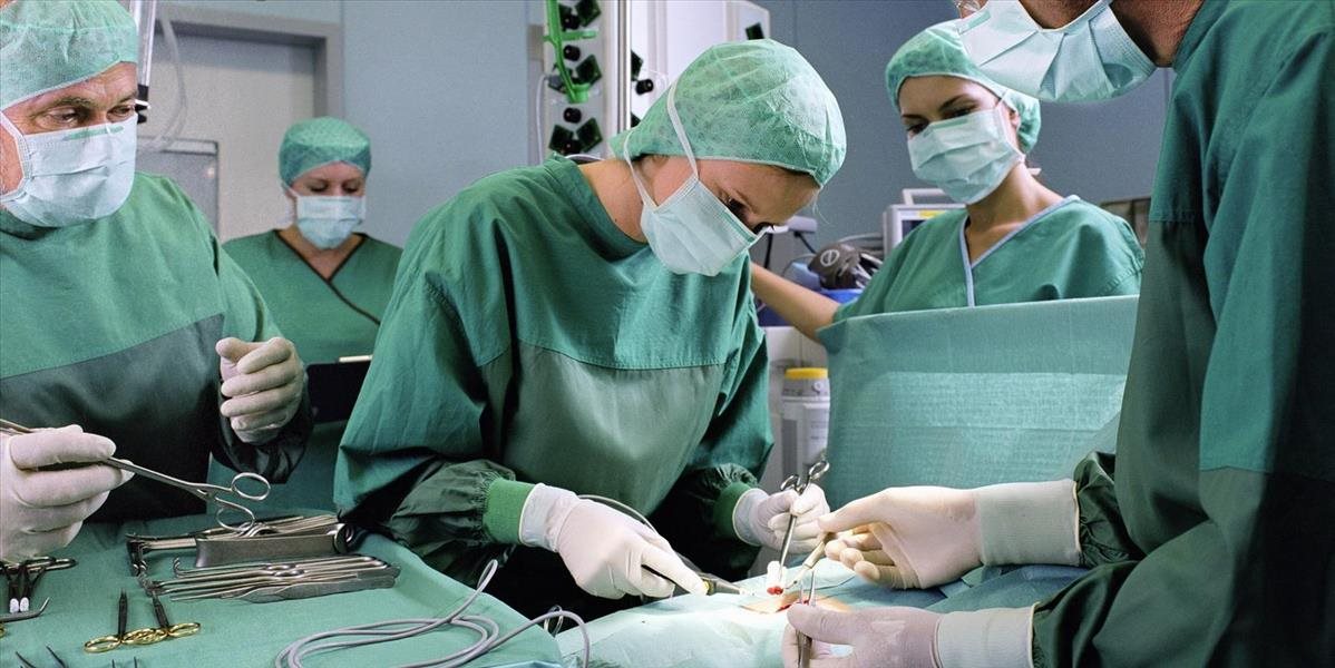 Počet operácii stúpa, chirurgovia vlani zoperovali vyše 270-tisíc pacientov