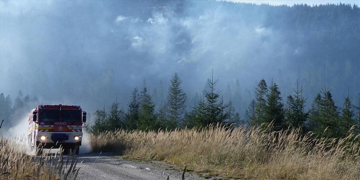 Hasiči by požiar lesa pod Tatrami mali zlikvidovať podvečer