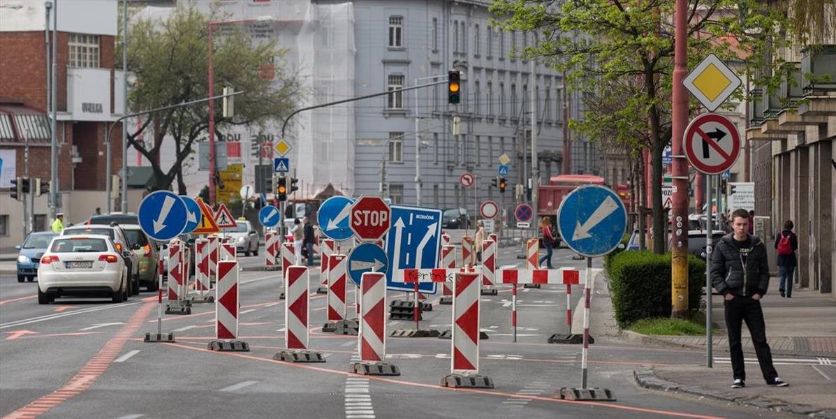 Vodičov v Bratislave čaká cez víkend na Nobelovej dopravné obmedzenie