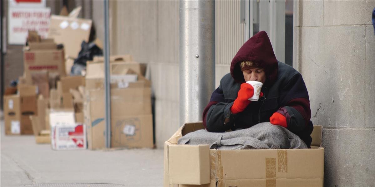 Bezdomovci v Nitre si budú musieť v zime poradiť sami, azylový dom ešte nedostavali