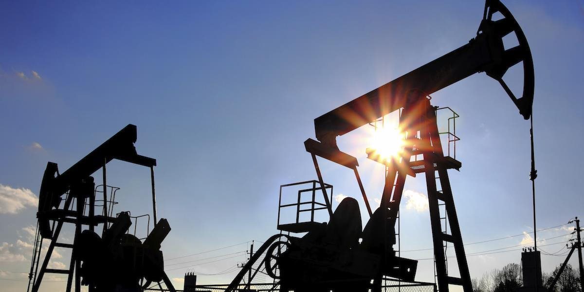 Ceny ropy v pondelok klesli, zlato posilnilo