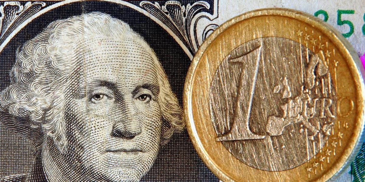 Euro zostáva pod tlakom, jeho kurz klesol na 1,0745 USD/EUR