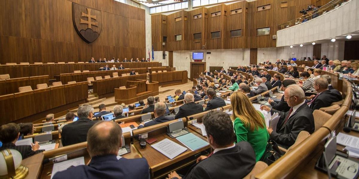Parlament začal rokovať o zmenách v službách zamestnanosti