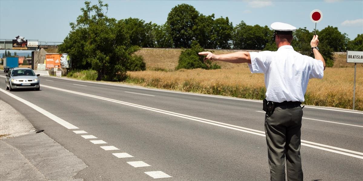 Vodičov v Bratislavskom kraji skontroluje, či netelefonujú za volantom