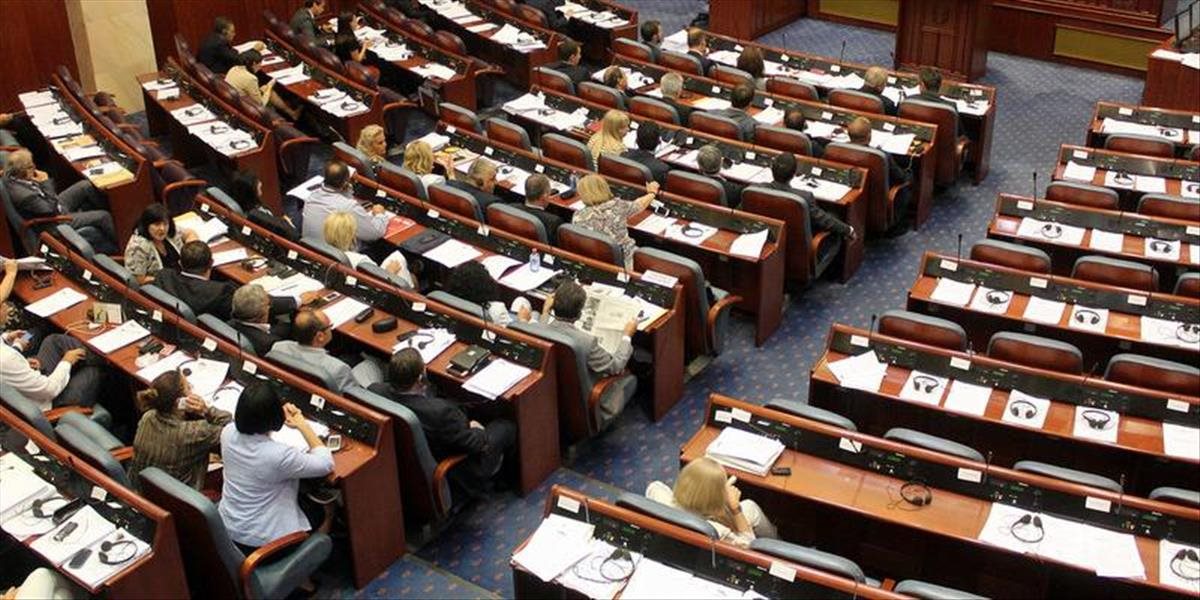 Macedónsky parlament odsúhlasil novú vládu za účasti opozície