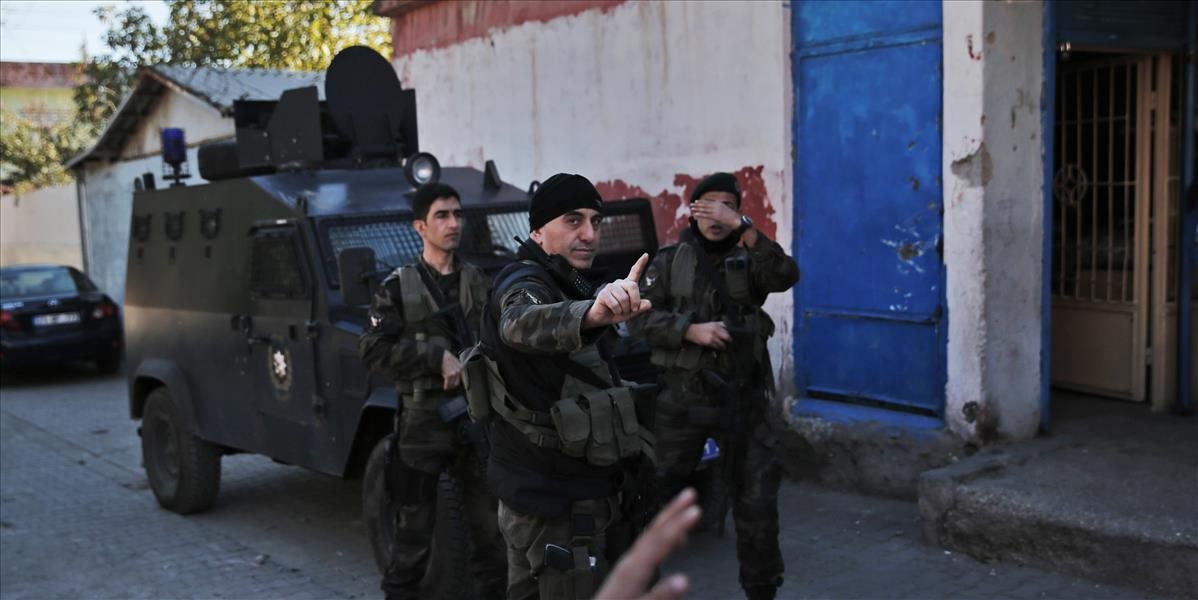 Polícia pri raziách proti militantom IS zadržala v Istanbule 11 osôb