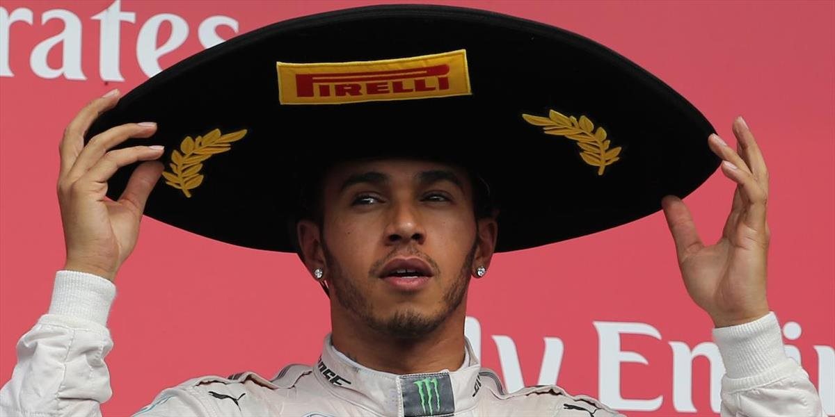 F1: Hamilton havaroval na súkromnom aute v Monaku, odlet do Brazílie odložil