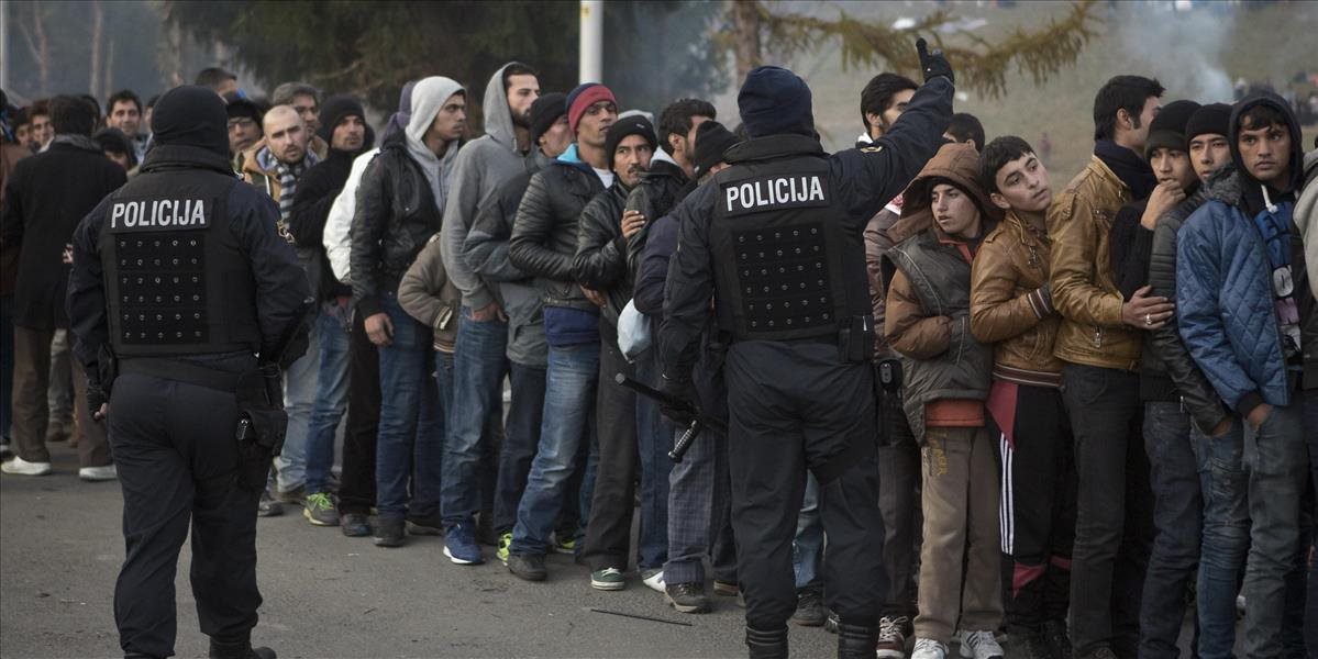 Slovincov trápi neutíchajúci prílev migrantov, len vo štvrtok ich prišlo takmer 8000