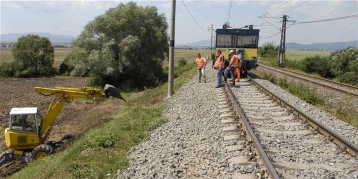 Medzi Lučencom a Tomášovcami opravujú trať, ŽSR upozorňujú na dopravné obmedzenia