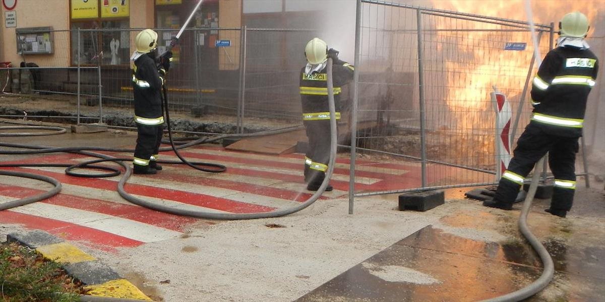 Pri výkopových prácach okolo plynového  potrubia v Humennom vznikol požiar