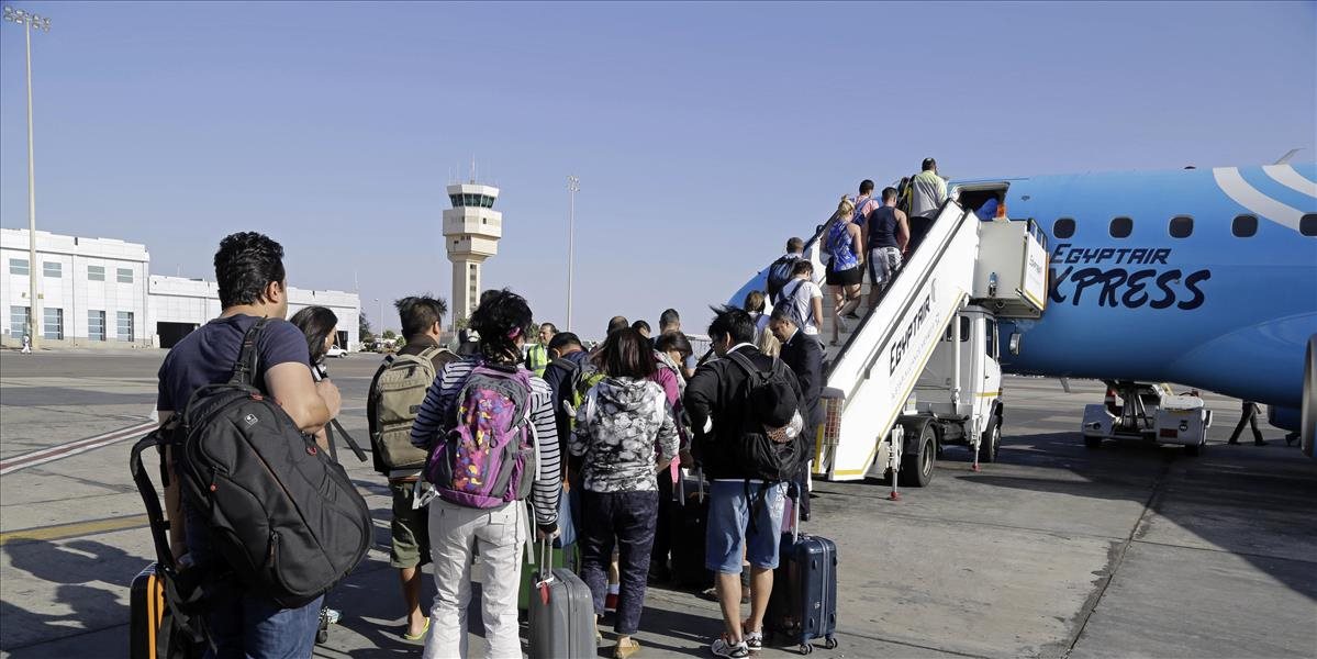 Egyptský národný letecký prepravca nesmie od soboty lietať do Ruska