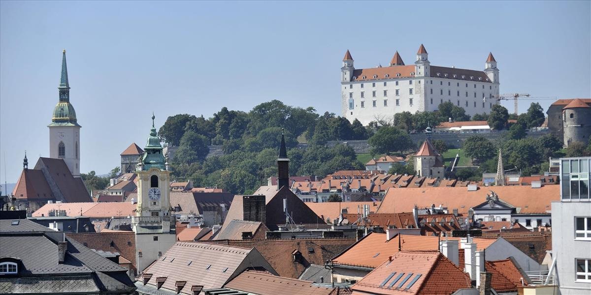 Pellegrini: Bratislavský hrad nasvietia farbami francúzskej trikolóry