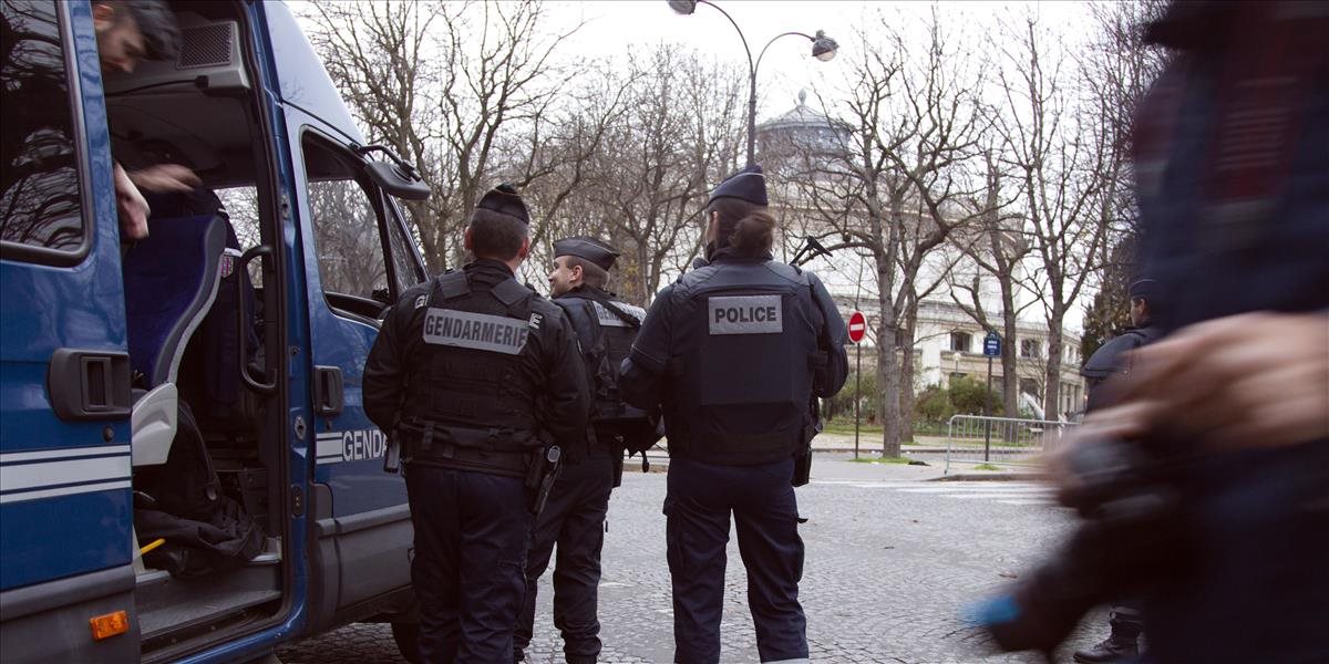 Polícia pátra po aute s dvoma podozrivými z účasti na útokoch v Paríži