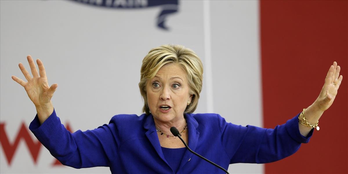 Clintonová bola v debate demokratov terčom kritiky za podporu vojny v Iraku