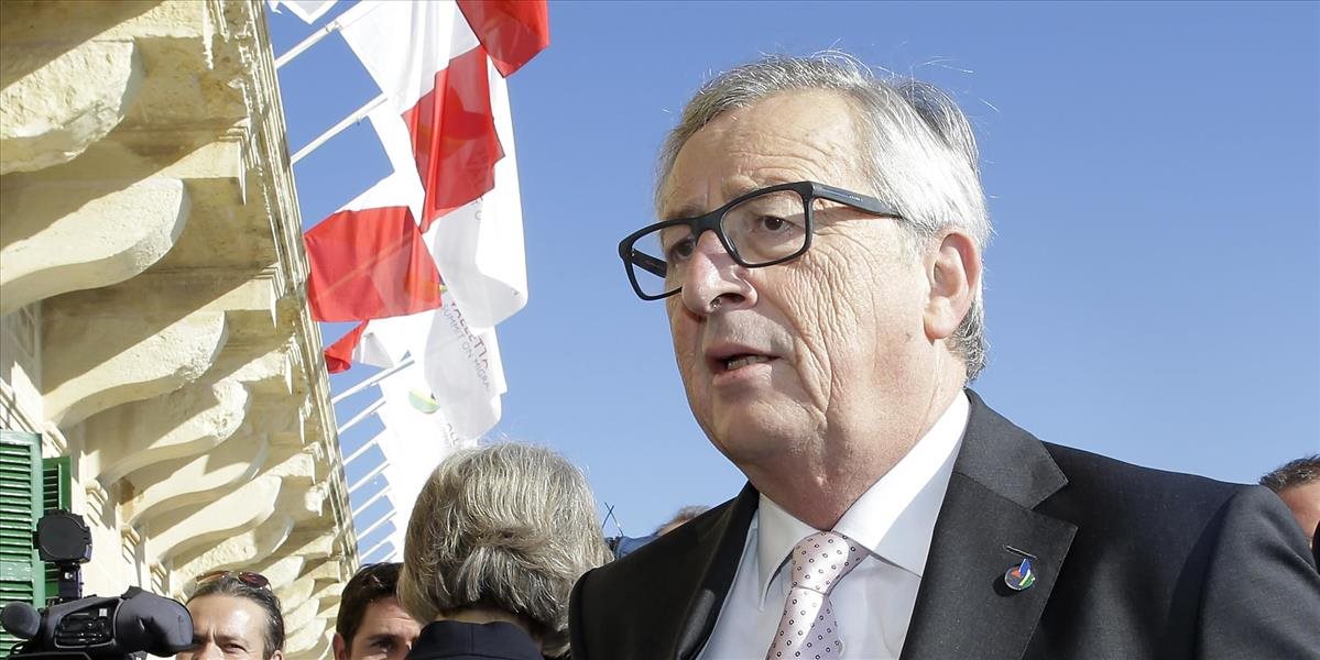 Juncker: EÚ by sa v súvislosti s Parížom nemala pridávať k nečestným reakciám
