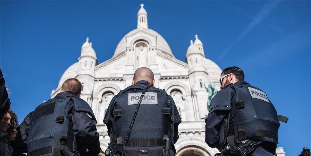 Útok v Paríži spáchali najmenej traja Francúzi, našlo sa jedno z áut útočníkov