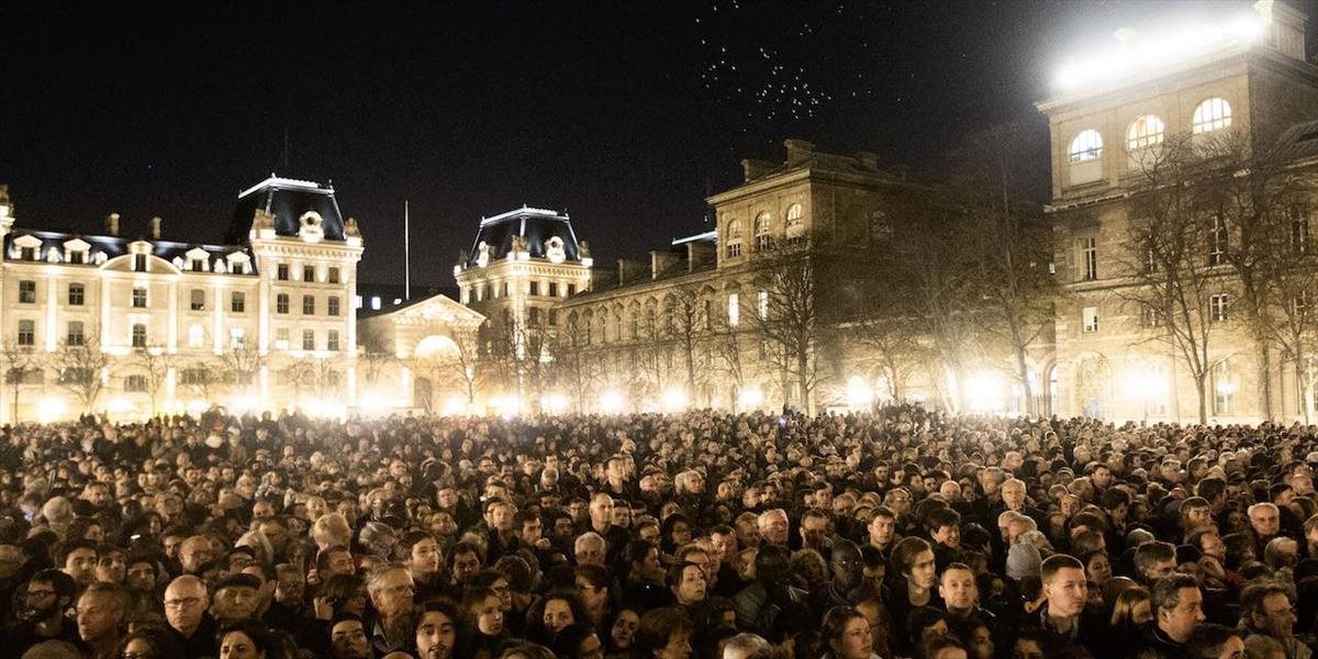 Tisíce ľudí si uctili obete útokov vo Francúzsku i celom svete