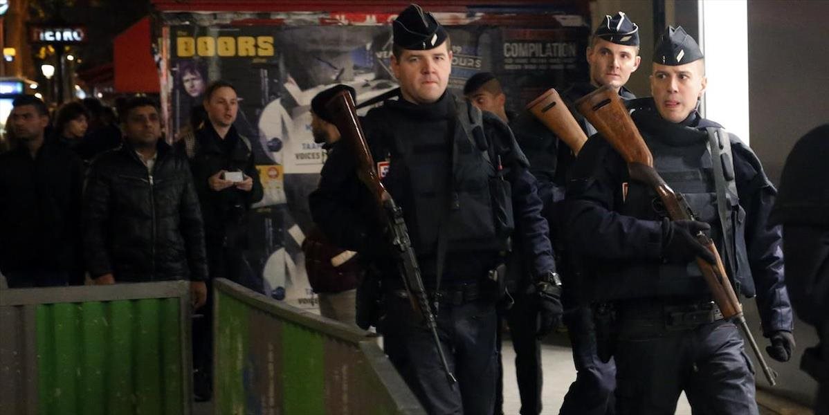 Polícia uskutočnila domovú prehliadku na parížskom predmestí