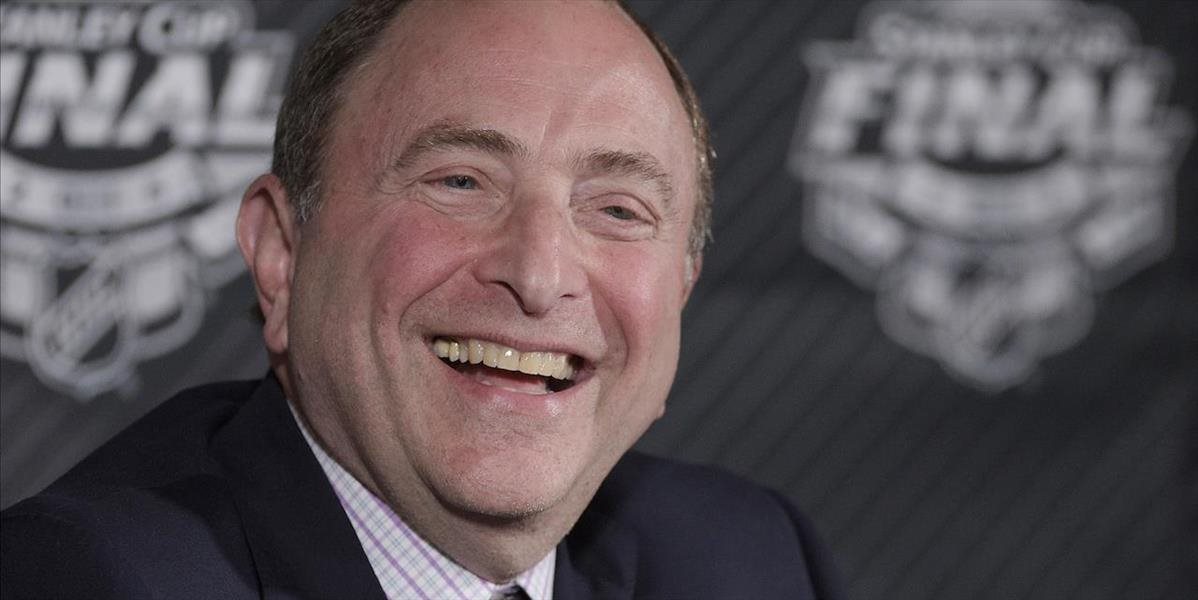 NHL: Komisár Bettman zarába ako hviezdy NHL